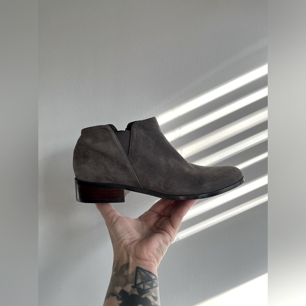 Vaneli Gray Suede Ankle Boot Size 7n